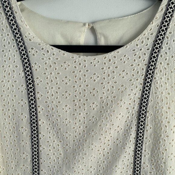 Unlabelled | Cap sleeve Blouse eyelet cream white coloured - Picture 3 of 10